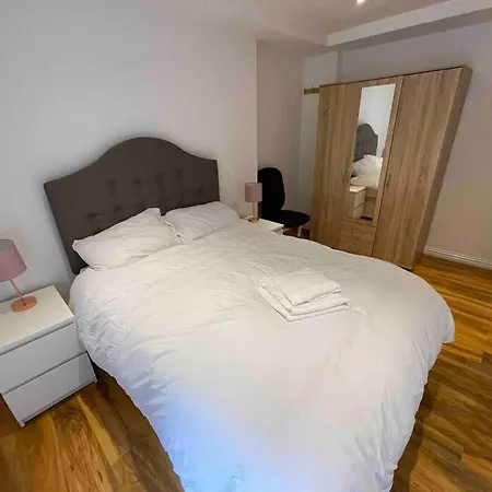 Comfortable 1 Bedroom And Double Sofa Bed Flat